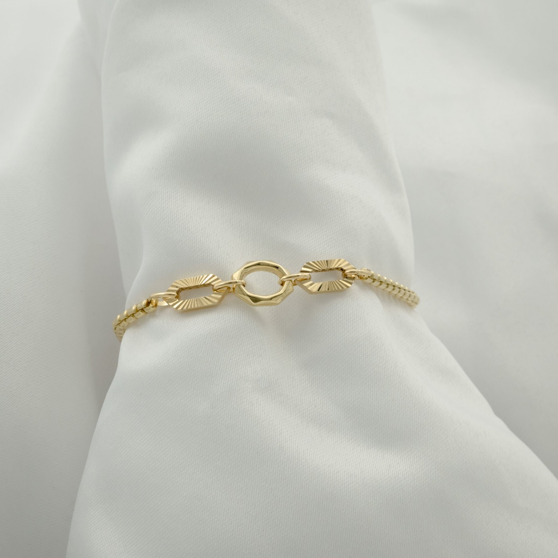 14 Ayar Parıltılı Oval Altın Bileklik