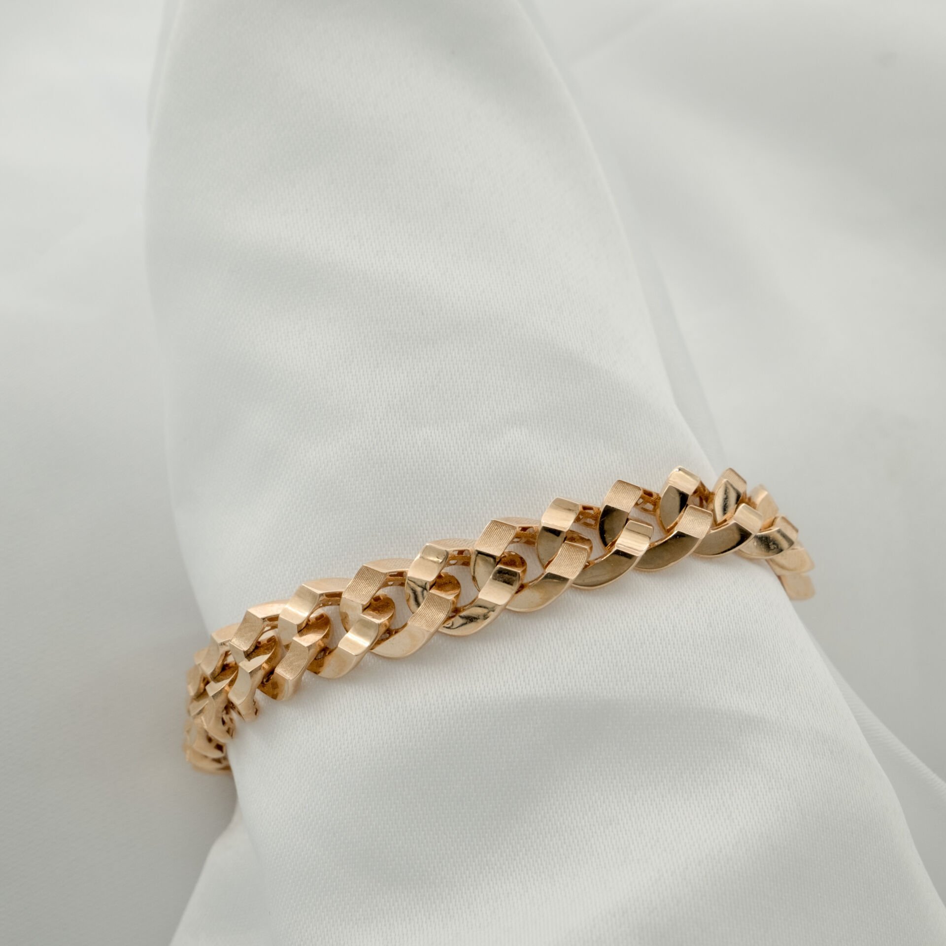 14 Ayar Gurmet Sıra Altın Bileklik