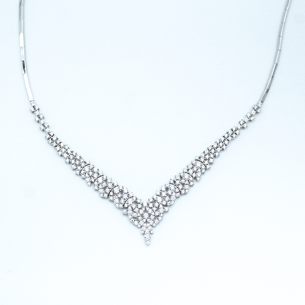 14 Ayar Taşlı Oval Kesim Beyaz Altın Gerdanlık